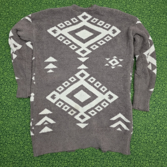 Gray and White Geometric Pattern Men's Sweater - Picture 5 of 11